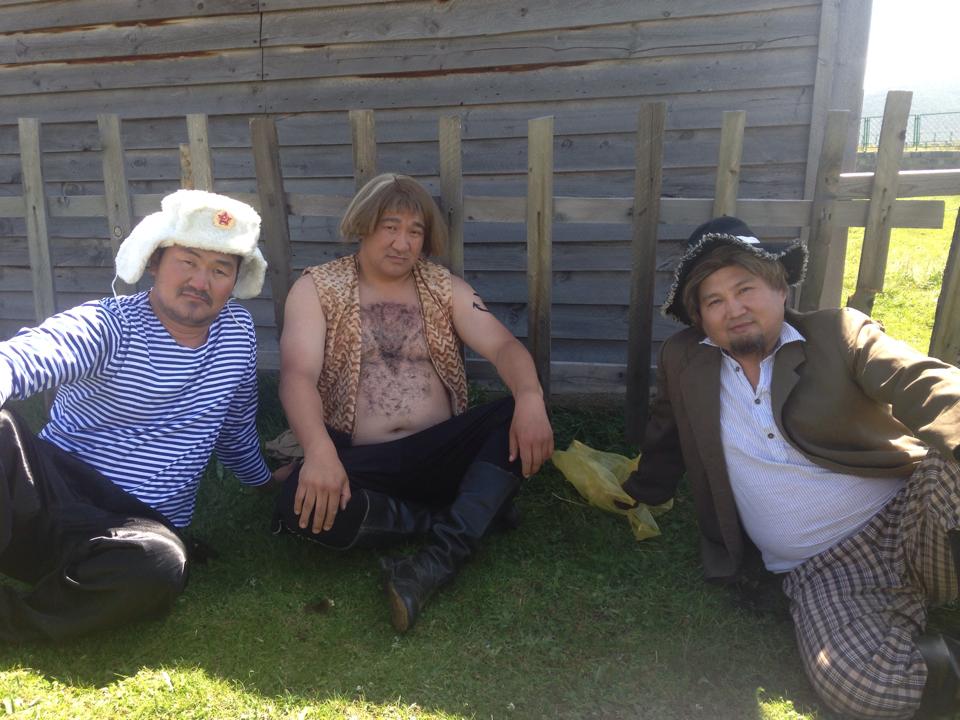 “Монголоо хайж байна” шоу тоглотын рекламыг жүжигчин П.Эрдэнэзаан зуржээ